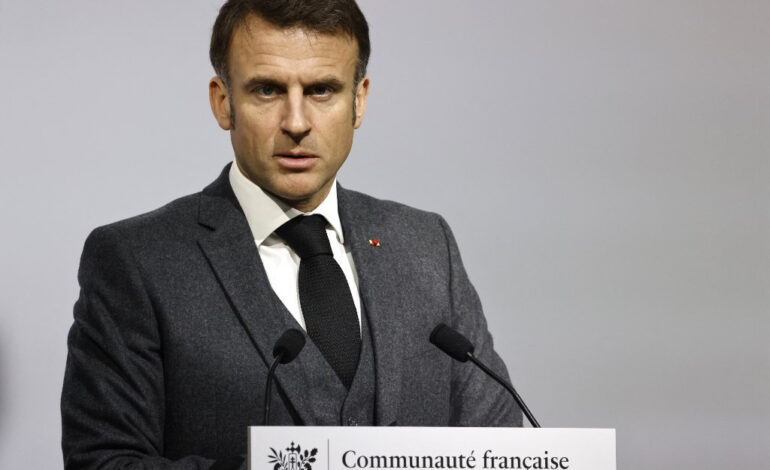 Macron nalega, aby sojusznicy Ukrainy nie byli „tchórzami”