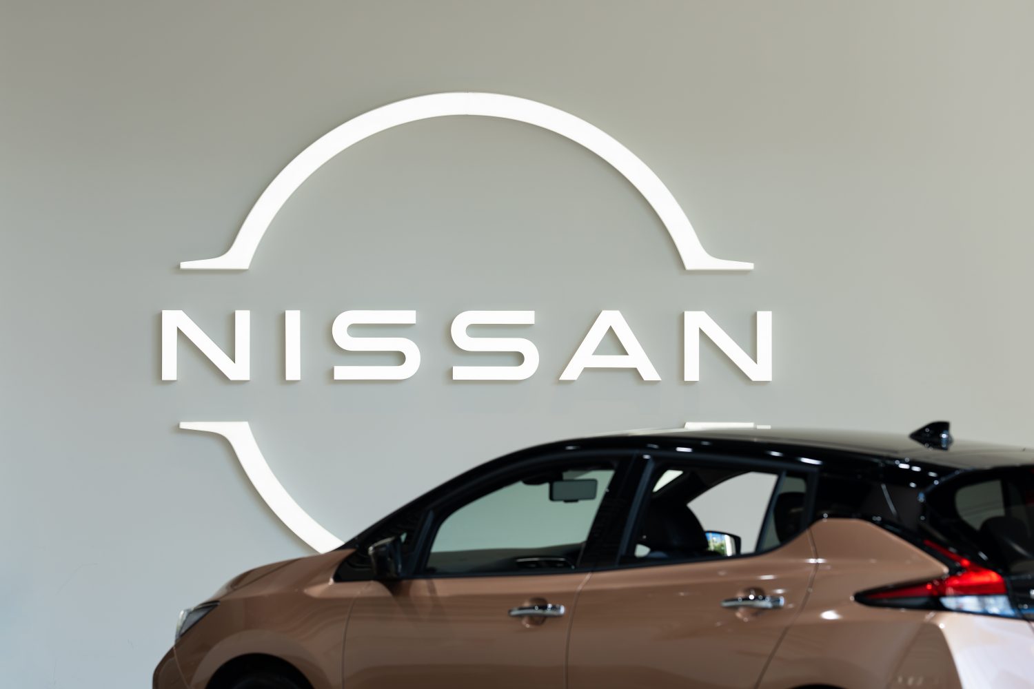 Nissan stawia na rozwój, wzrost sprzedaży online, Hyundai inwestuje duże środki w przyszłość pojazdów elektrycznych