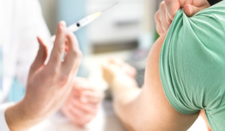 Liczba odmów szczepień w Polsce podwaja się w ciągu pięciu lat, alarmują urzędnicy – ​​Euractiv