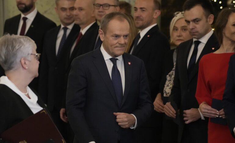 Osiem lat konserwatywnych rządów w Polsce kończy się, gdy Donald Tusk zostaje premierem