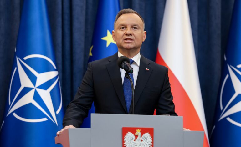 Polski prezydent ułaskawia funkcjonariuszy antykorupcyjnych skazanych wraz z politykami PiS za nadużycie władzy