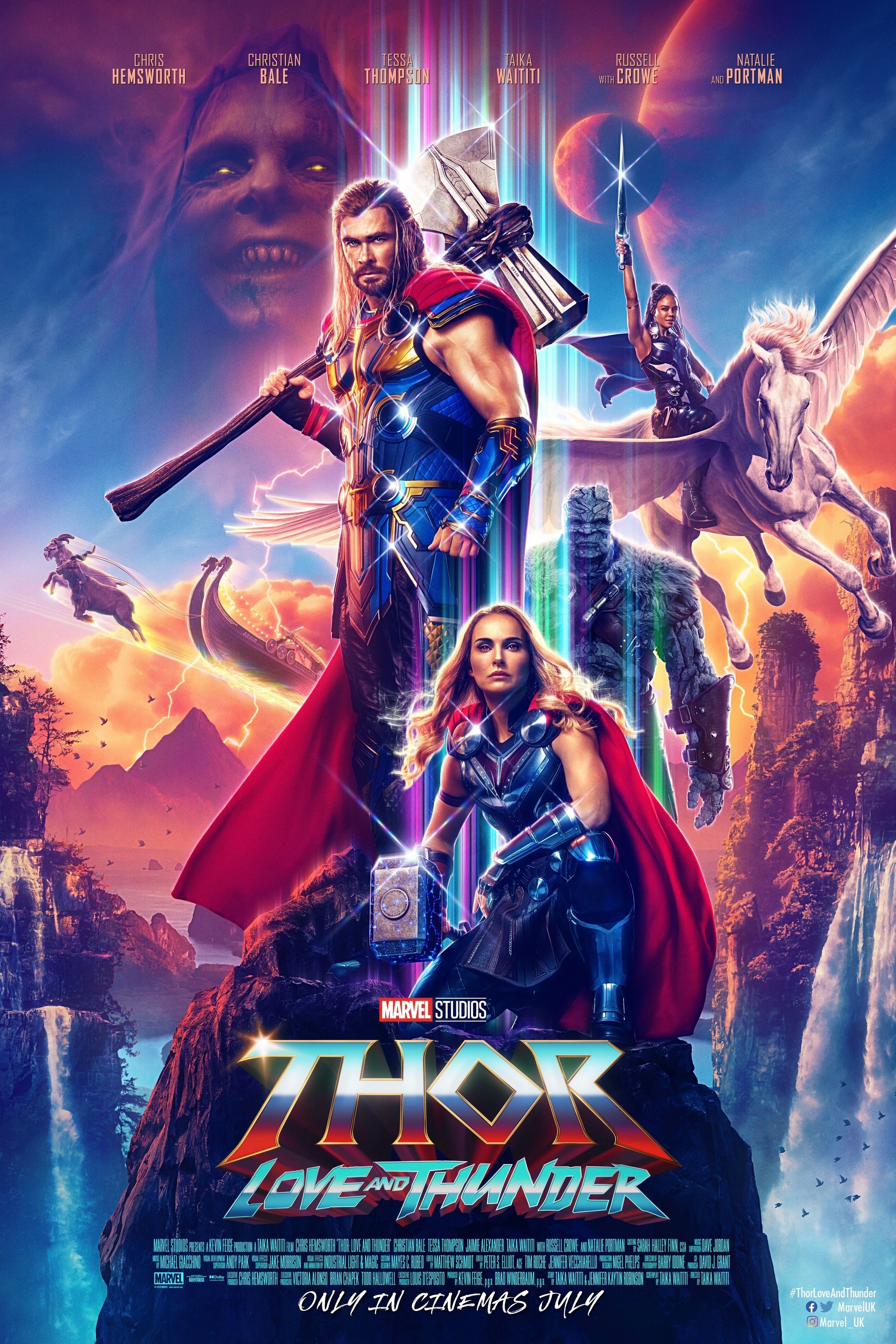 Plakat Thor Love and Thunder przedstawiający główną obsadę nad wodospadem