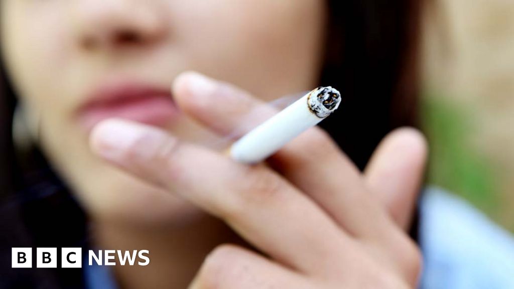 Posłowie popierają zakaz palenia dla osób urodzonych po 2009 roku