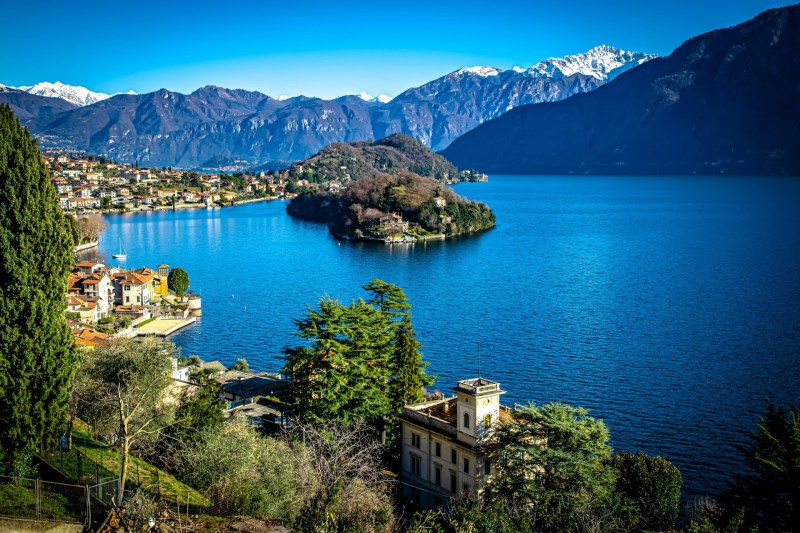 Widok na jezioro Como we Włoszech