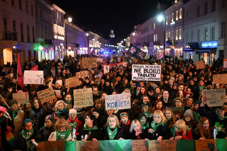Wycofywanie praw reprodukcyjnych za poprzedniego polskiego rządu wywołało ogólnokrajowe protesty (Siergiej GAPON)