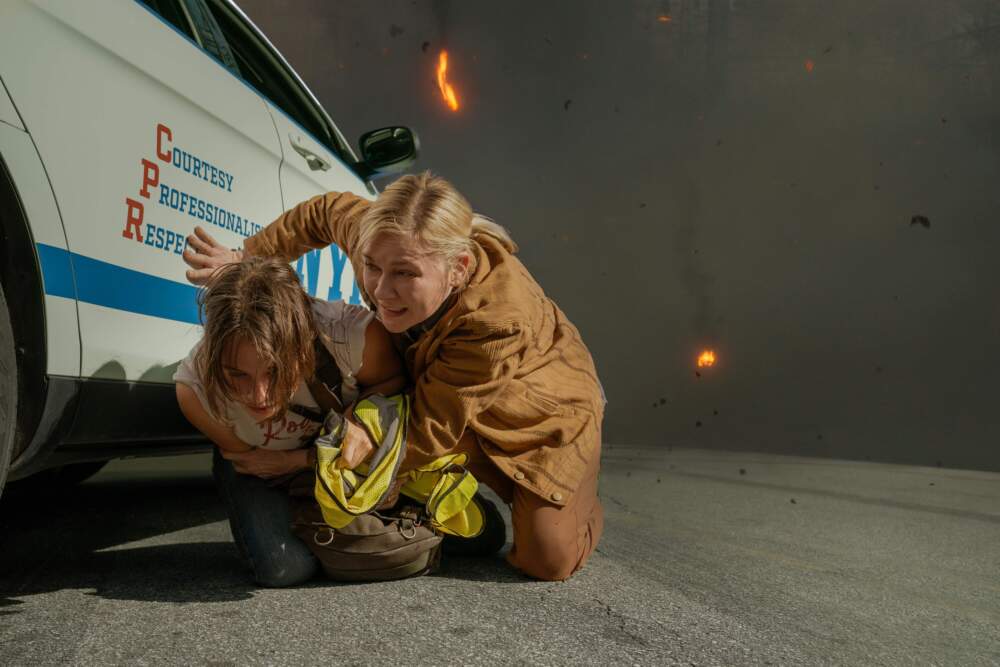 Cailee Spaeny i Kirsten Dunst w filmie „Wojna secesyjna”.  (Dzięki uprzejmości A24)
