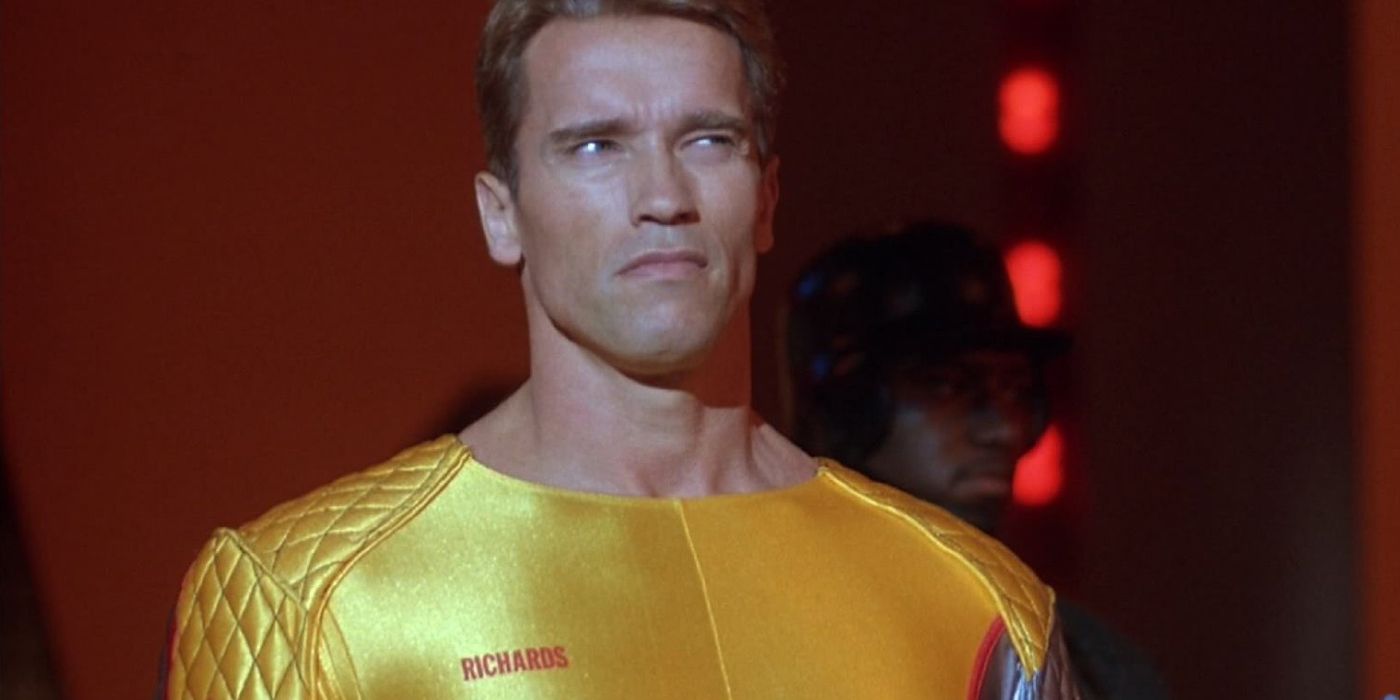 Arnold Schwarzenegger w roli Bena Richardsa w „Biegnącym człowieku”.