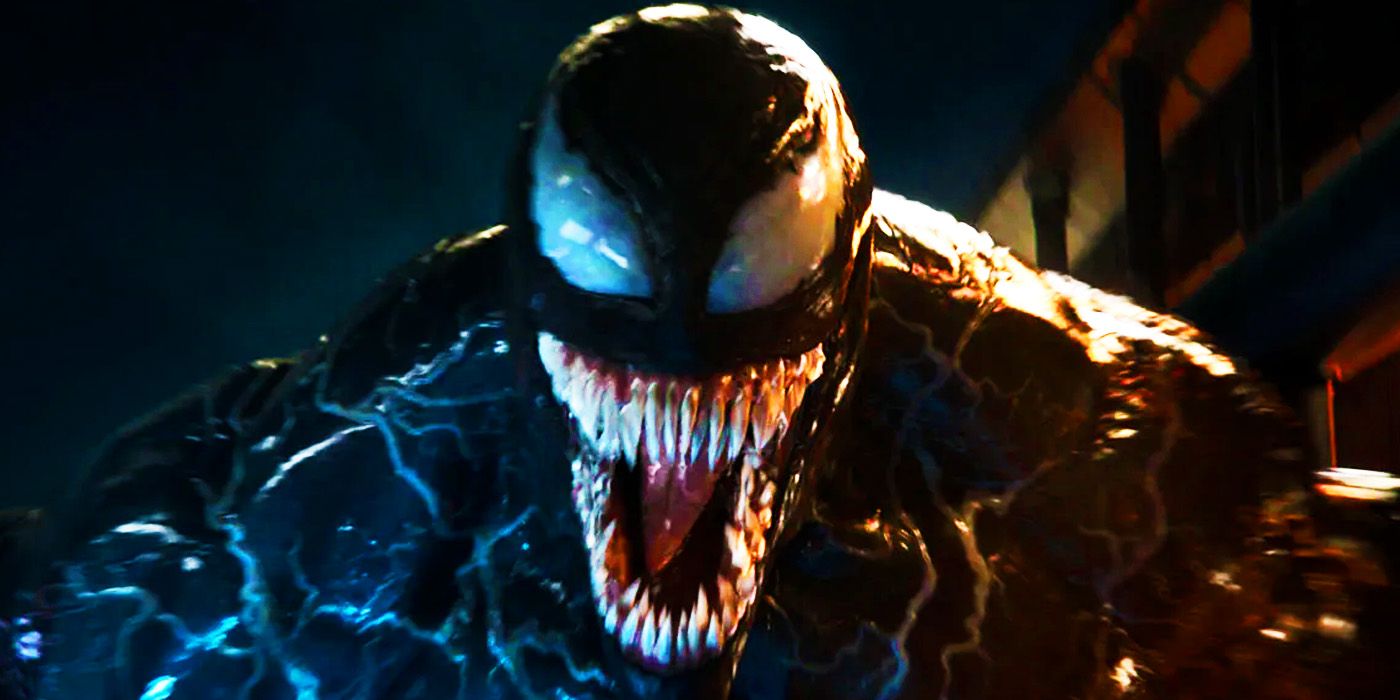 Venom uśmiecha się w Venomie z 2018 roku