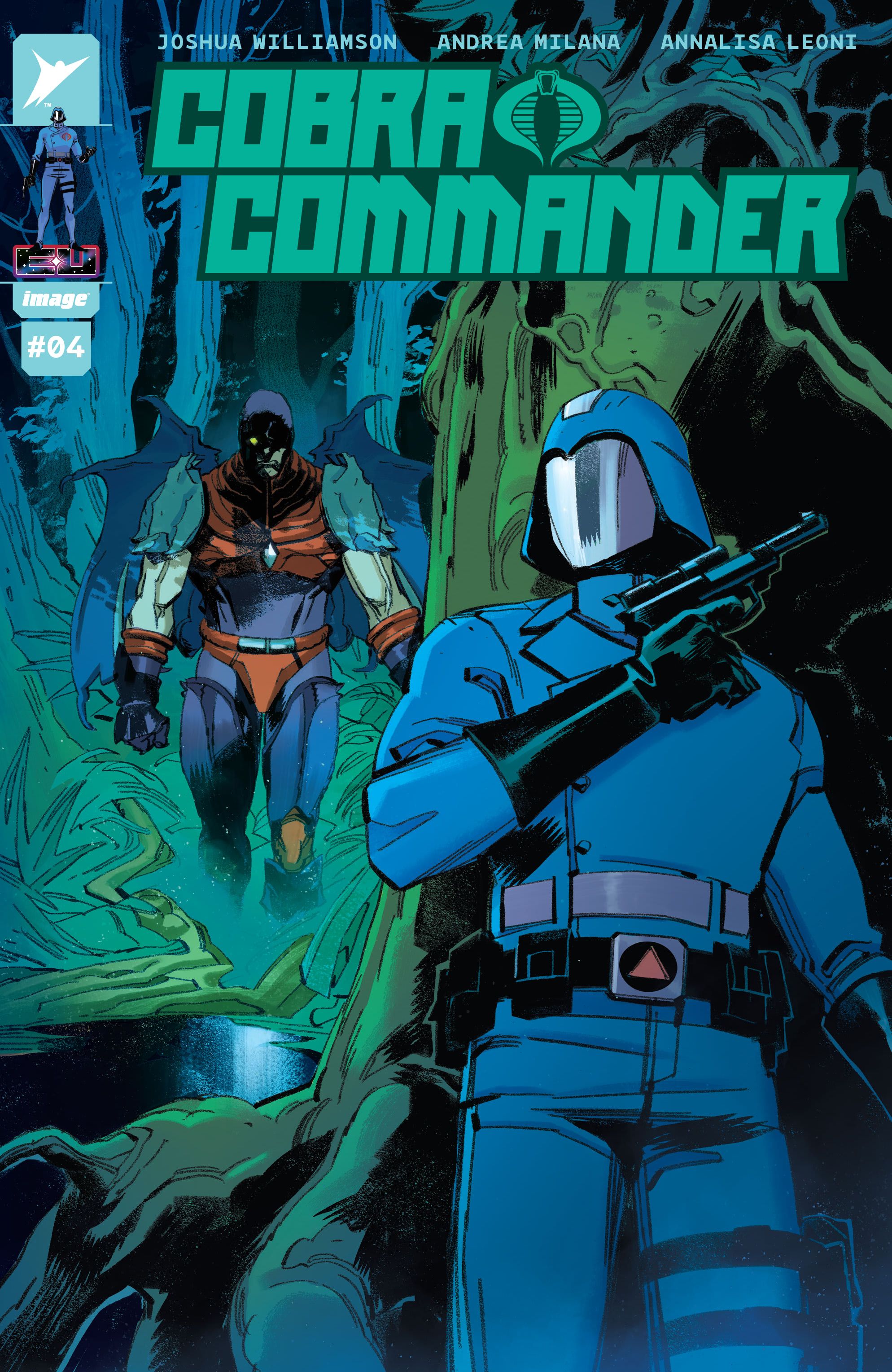Cobra Commander #4 Okładka autorstwa Andrei Milany, dowódca chowający się za drzewem, gdy Nemesis Enforcer podąża w jego stronę