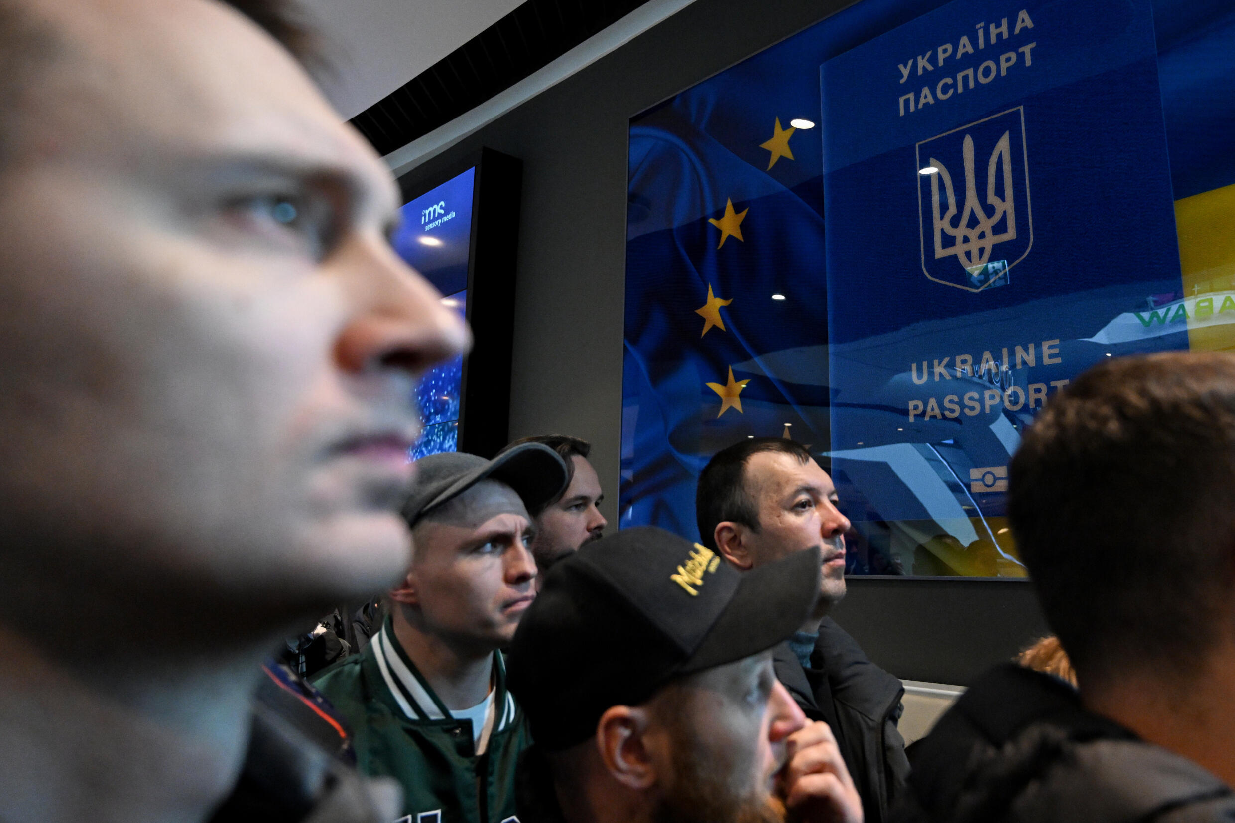 Agencja wydająca paszporty mieszkańcom Ukrainy w Warszawie za odmowę wydania obwiniła „błąd techniczny”.