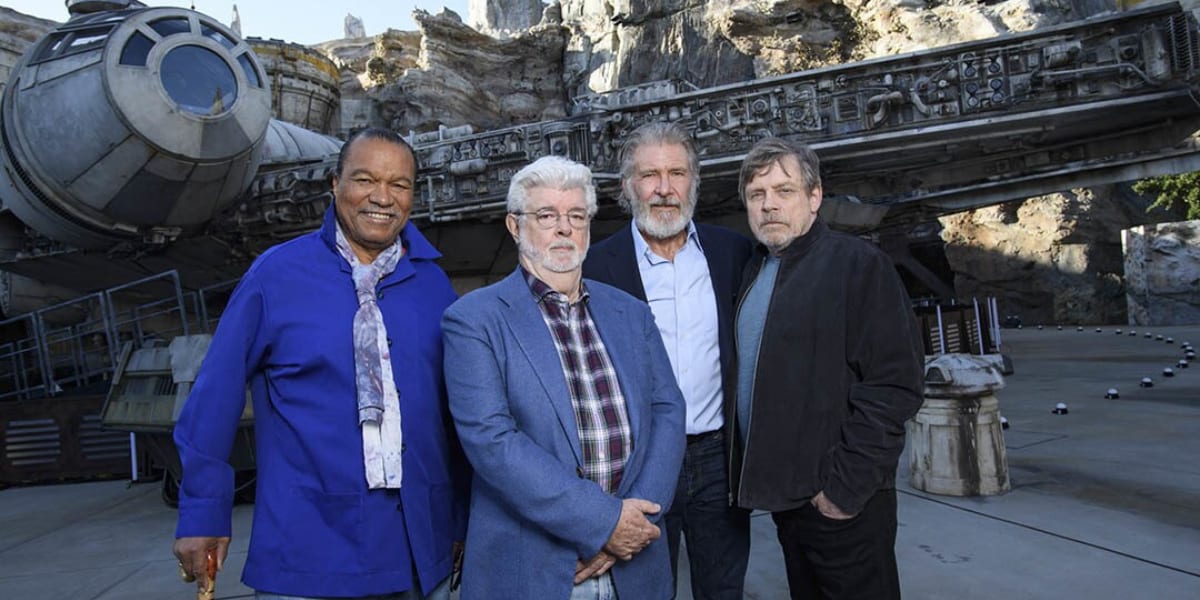 Billy Dee Williams, George Lucas, Harrison Ford i Mark Hamill przed Sokołem Millennium