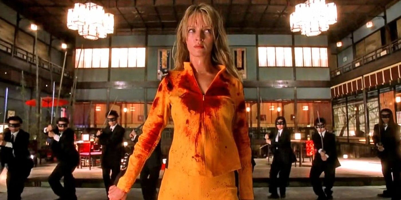 Panna młoda (Uma Thurman) stojąca przed gangiem Crazy 88 w Kill Bill.