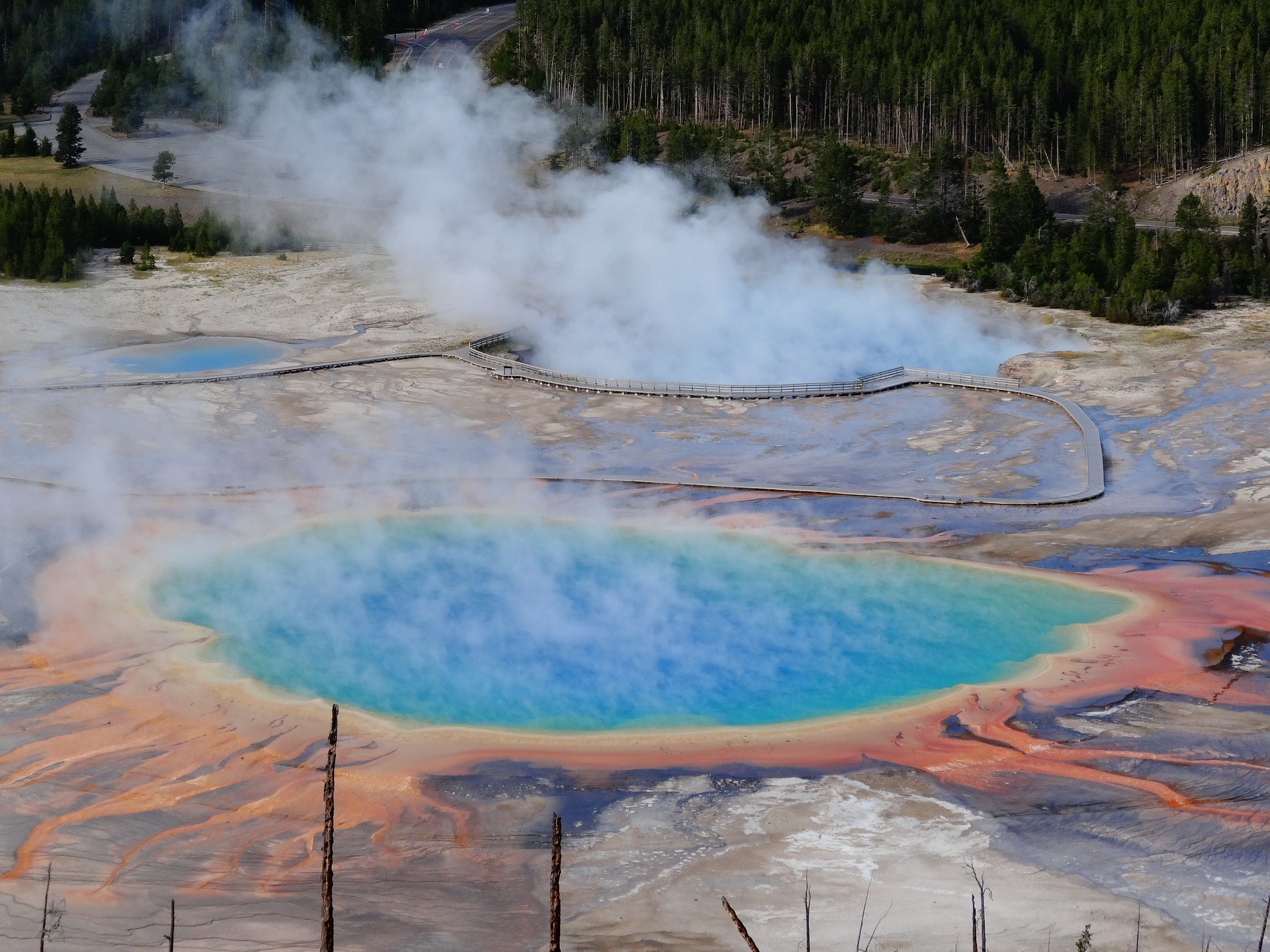 Wielkie Źródło Pryzmatyczne w Parku Narodowym Yellowstone