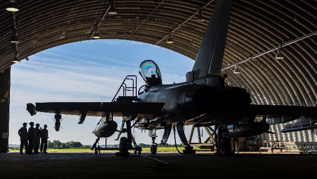 RAF Eurofighter Typhoony prezentują zaawansowaną technologię w Arabii, potencjalna sprzedaż jest przed nami