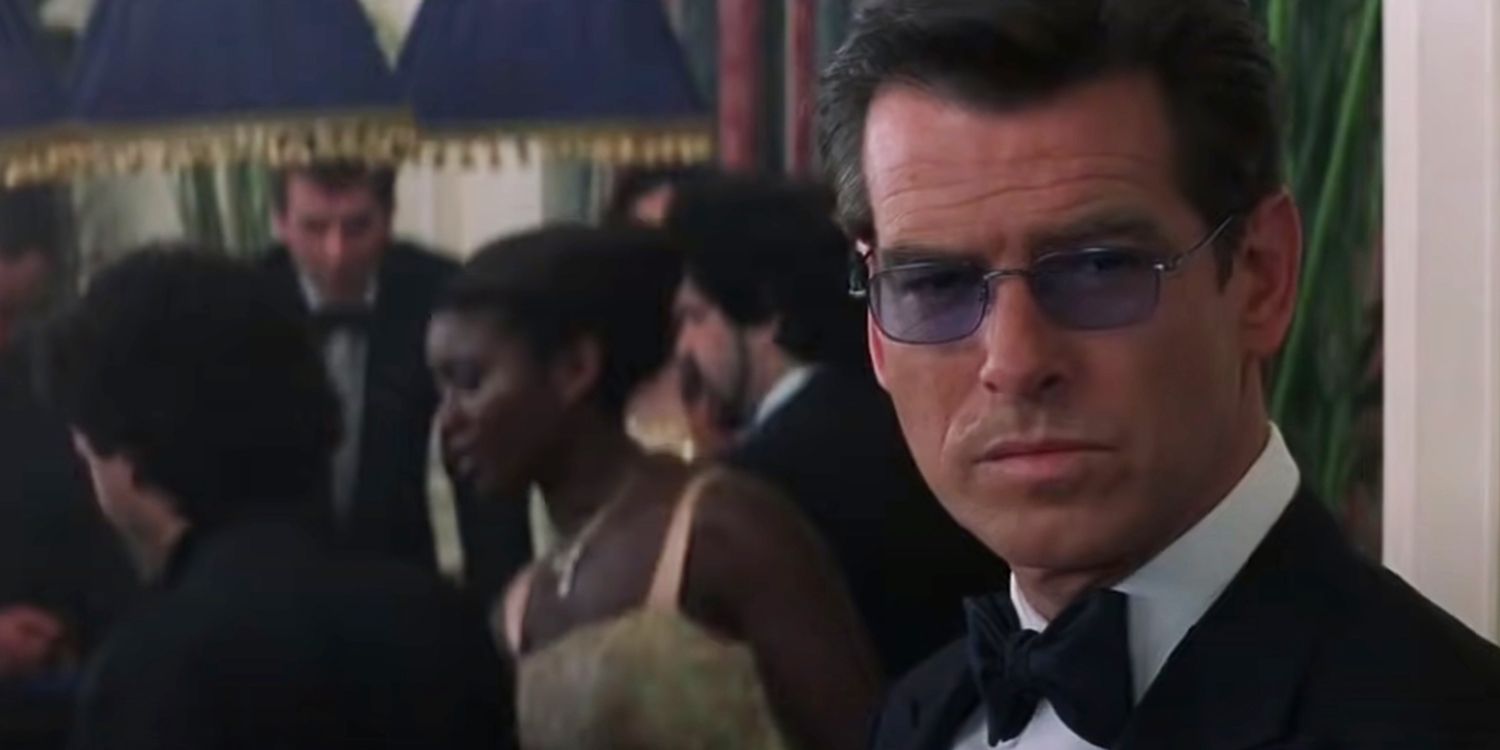 Pierce Brosnan jako James Bond w okularach rentgenowskich w filmie Świat to za mało.