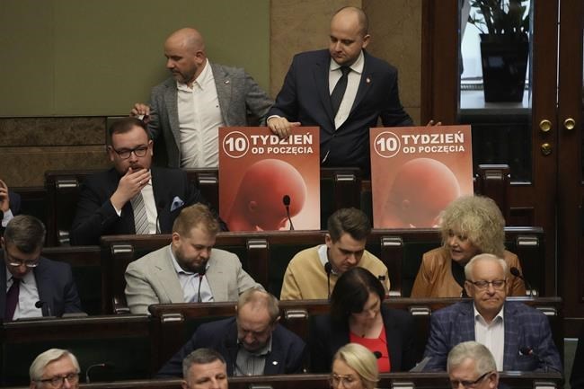 Polscy prawodawcy głosują za kontynuacją prac nad zniesieniem niemal całkowitego zakazu aborcji