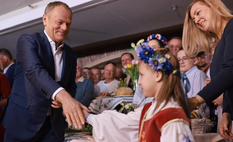 Tusk zapowiada rozszerzenie świadczeń na dzieci poprzedniego rządu