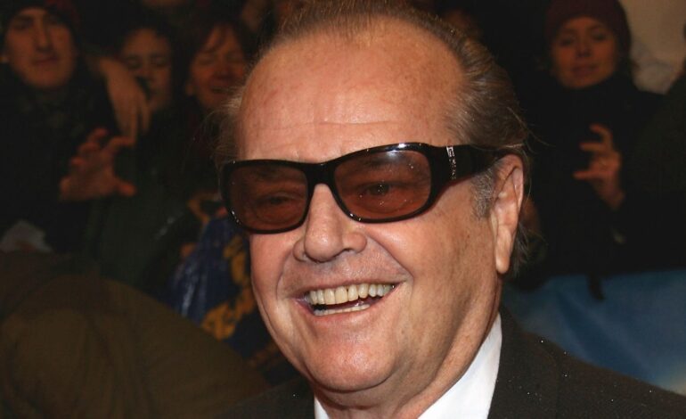 Jack Nicholson kończy 87 lat – ujawniono jego ostatnie publiczne zdjęcie, na którym widać burzę włosów i brodę
