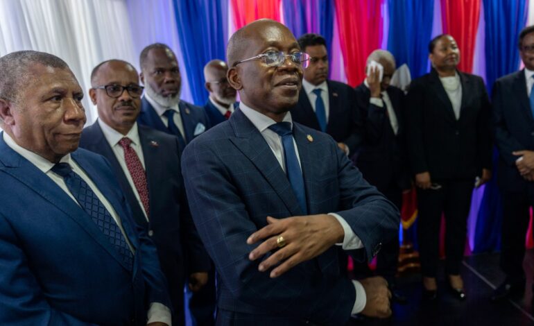 Nowi przywódcy stawiają czoła chaosowi na Haiti, podczas gdy żyjący w strachu domagają się szybkich rozwiązań problemu przemocy gangów