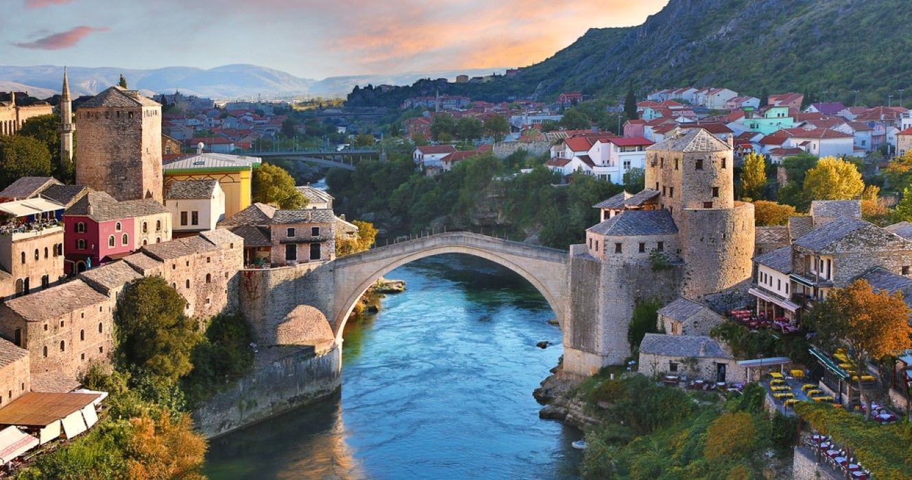 Historyczny most Mostar znany również jako Stari Most lub Stary Most w Mostarze, Bośnia i Hercegowina