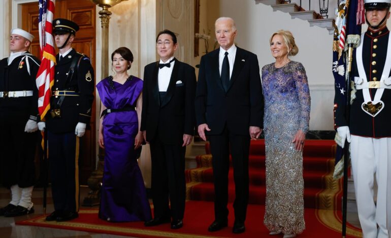 Uroczysta kolacja w Białym Domu dla premiera Japonii podkreśla splendor