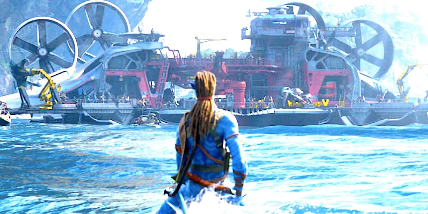 Jake (Sam Worthington) wpatruje się w statek w Avatarze Droga wody