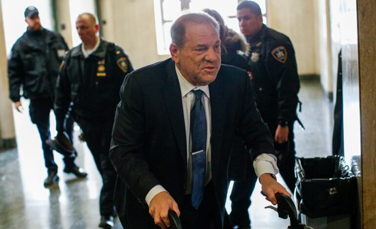 Harvey Weinstein trafił do szpitala po uchyleniu wyroku skazującego za gwałt w Nowym Jorku
