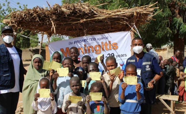 Nigeria staje się pierwszym krajem na świecie, który wprowadza nową szczepionkę „pięć w jednym” przeciwko zapaleniu opon mózgowo-rdzeniowych