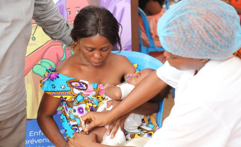 Coraz więcej krajów afrykańskich wprowadza szczepionkę na malarię, a dzieci otrzymują nową formułę leczenia