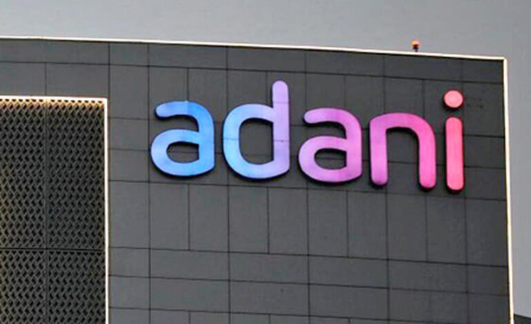 Adani zainwestuje 2,3 lakh crore w energię odnawialną i zdolności produkcyjne