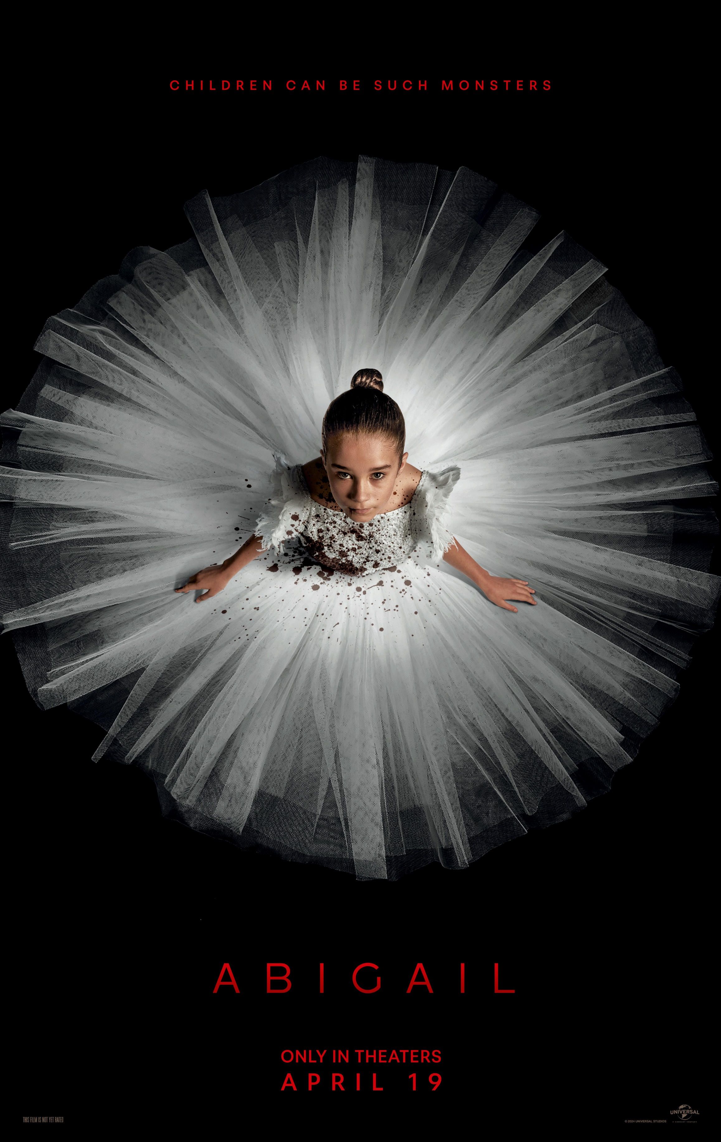 Plakat filmowy Abigail przedstawiający zakrwawioną dziewczynkę ubraną w sukienkę baletnicy