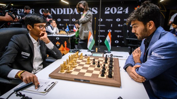 Runda 2 Szachowych Kandydatów 2024: W bitwie indyjskich cudownych nastolatków Praggnanandhaa przegrał z Gukeshem w drugiej rundzie turnieju szachowego Kandydatów.  (FIDE przez Michała Waluszę)