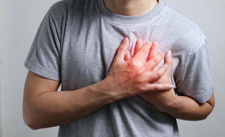 Młodsi dorośli z migotaniem przedsionków są częściej narażeni na niewydolność serca i udar