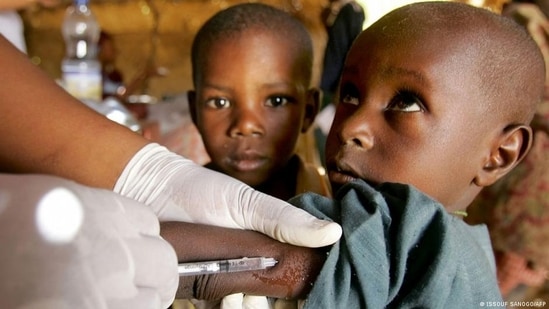 Prace nad nową szczepionką trwają 13 lat (ISSOUF SANOGO/AFP)