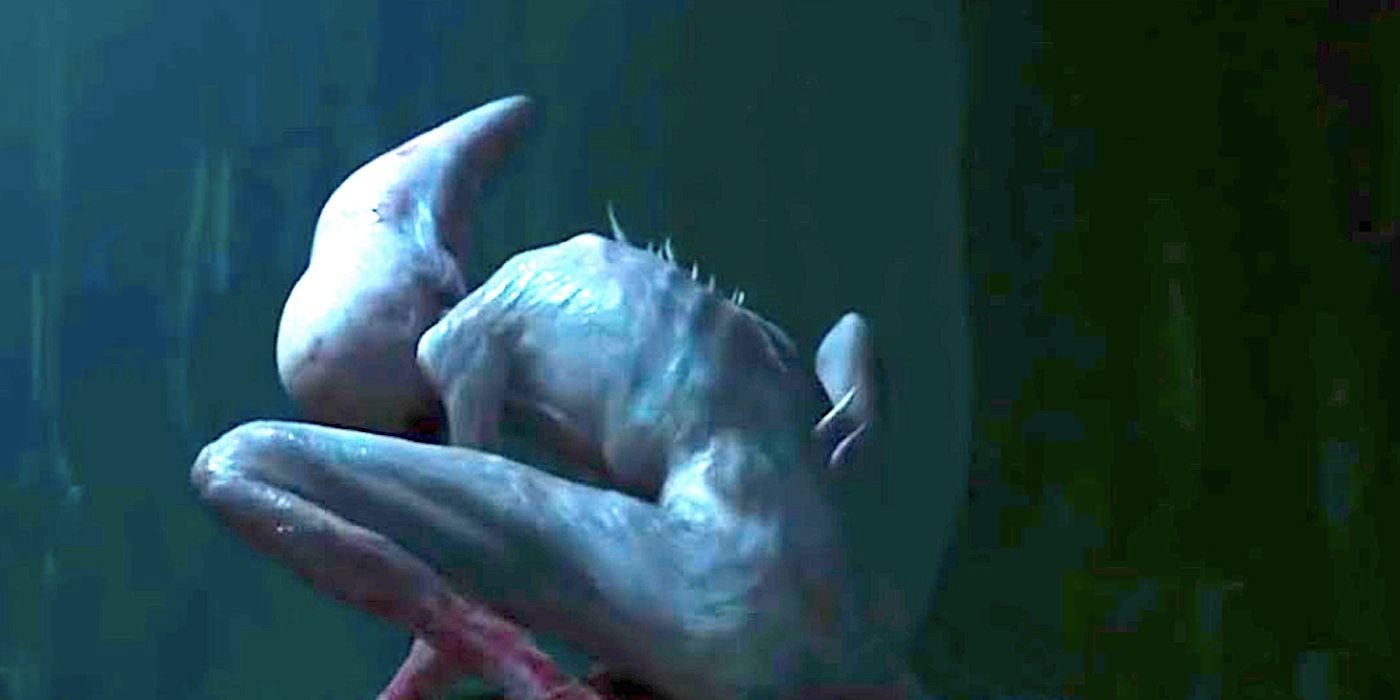 Neomorf skulił się nad ciałem w Alien: Covenant