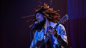 Kingsley Ben-Adir jako „Bob Marley” w "Bob Marley: Jedna miłość"