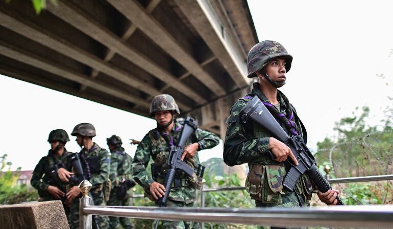 Wojna domowa w Birmie: wojsko traci kontrolę nad kluczowym miastem na granicy Tajlandii – twierdzą rebelianci, co jest głównym zwycięstwem ruchu oporu przeciwko juncie