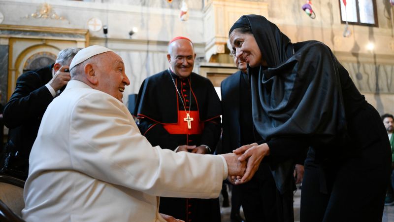 Biennale w Wenecji: Papież składa przełomową wizytę i ogłasza, że ​​„świat potrzebuje artystów”