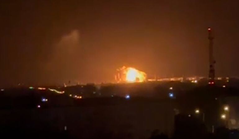 Rosyjskie rafinerie ropy naftowej i lotnisko wojskowe celem ataku dronów po uszkodzeniu elektrowni cieplnych na Ukrainie