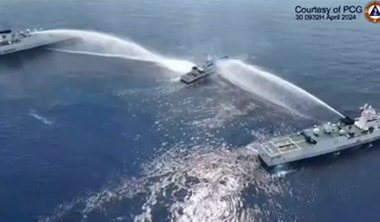 Filipiny twierdzą, że chińska armatka wodna uszkodziła statek w wyniku nowego wybuchu na Morzu Południowochińskim
