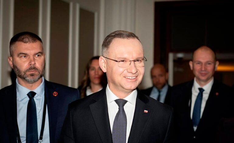 Polski przywódca apeluje o większe wsparcie NATO podczas zatrzymania przed BC