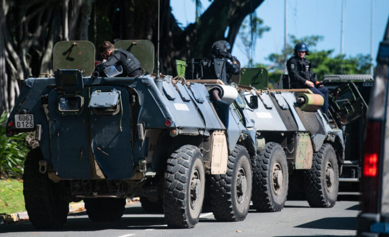 Siły francuskie rozpoczynają „wielką operację”, aby otworzyć drogę do niespokojnej stolicy Nowej Kaledonii