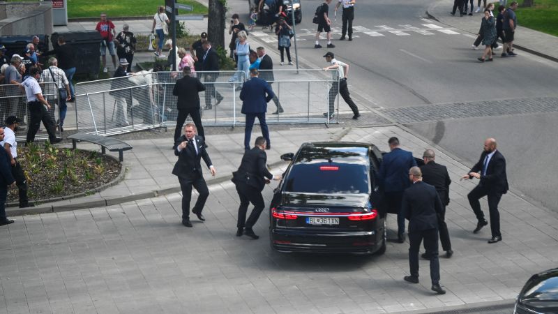 Robert Fico: Premier Słowacji w stanie zagrażającym życiu po wielokrotnym postrzeleniu