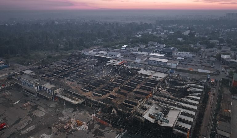 W rosyjskim strajku zginęło 18 osób w megastore w Charkowie. To najbardziej śmiercionośny atak, jaki Ukraina widziała od tygodni