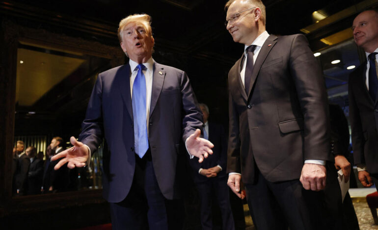 Spotkania Trumpa z zagranicznymi urzędnikami „irytują” niektórych w obozie Bidena