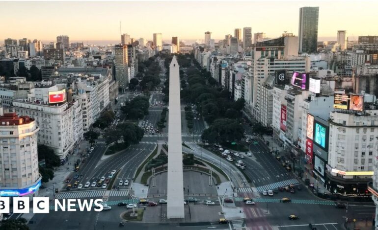 Argentyńczycy strajkują przeciwko cięciom wydatków pod rządami Javiera Milei