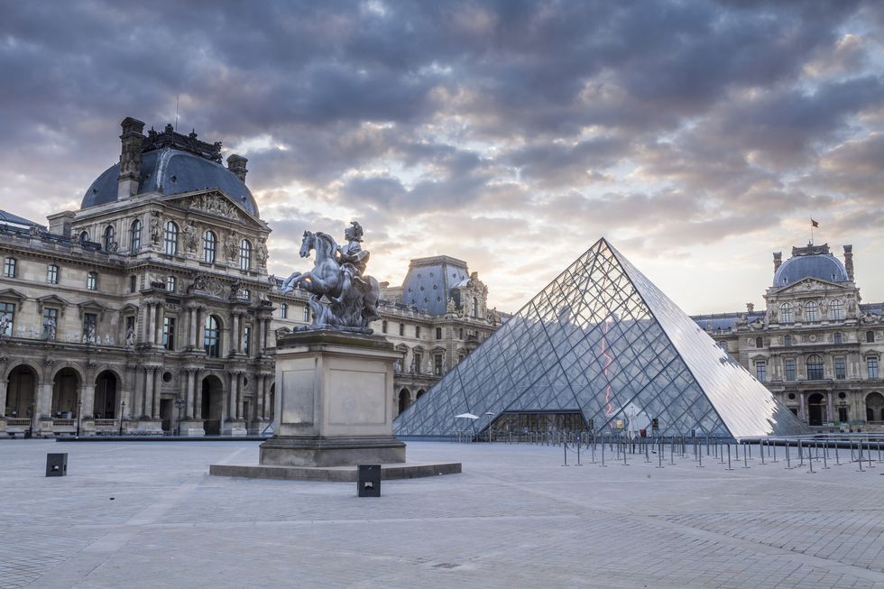 musee du louvre w Paryżu, Francja