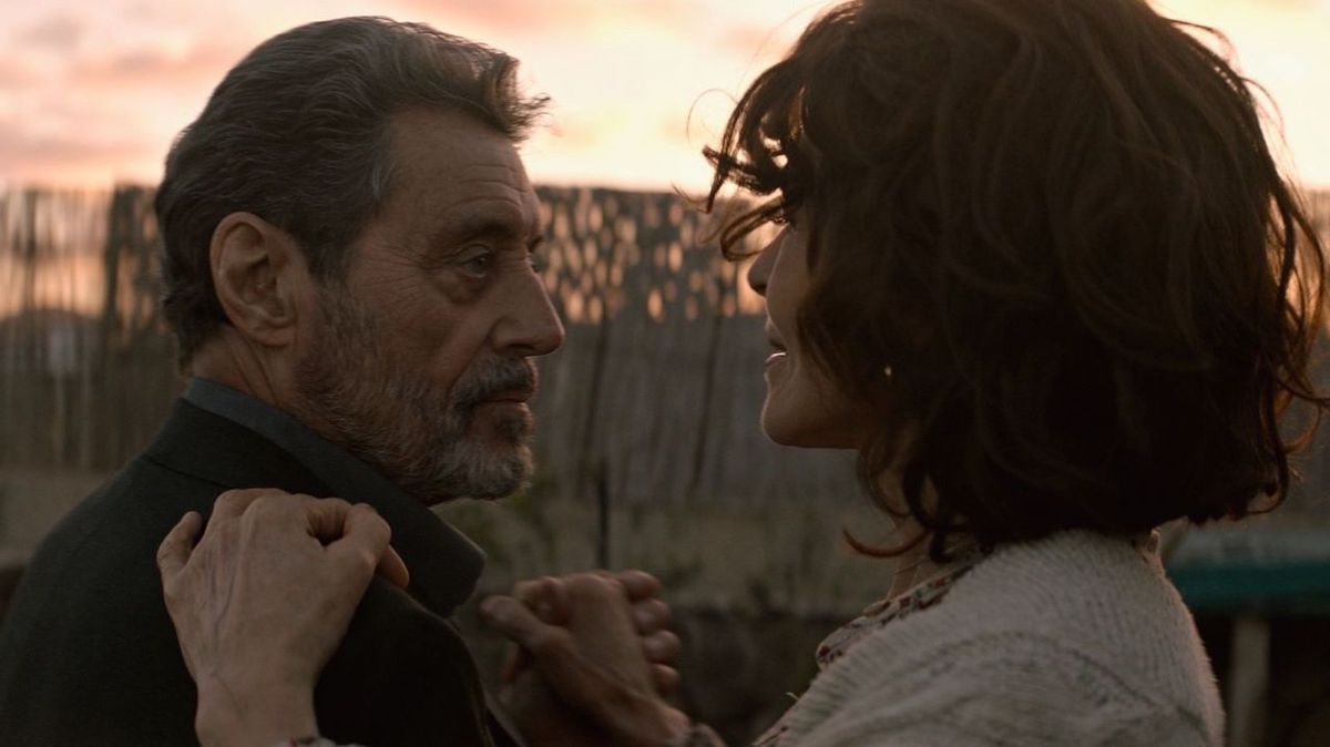 Ian McShane i Fanny Ardant w filmie American Star.