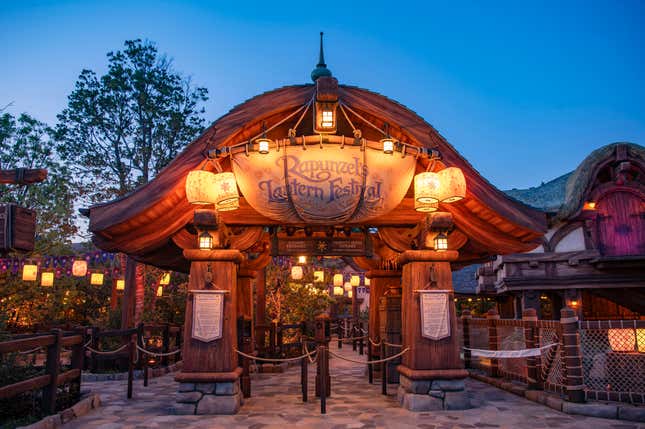 Festiwal Latarni Roszpunki w Tokyo Disney Fantasy Springs