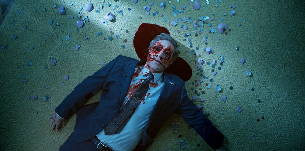 Devon Sawa jako zmarły prezydent James Collins w trzecim sezonie Chucky
